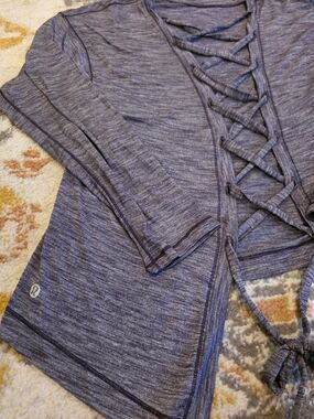 lululemon athletica Heathered Navy Long Sleeve Corset/ Lace-Up Bk- Top Sz 6